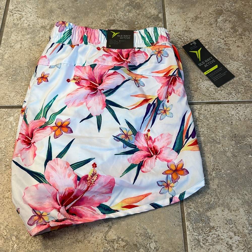 Old Navy Mid-Rise Semi Fitted White Tropical Floral Running Shorts NEW Sz medium